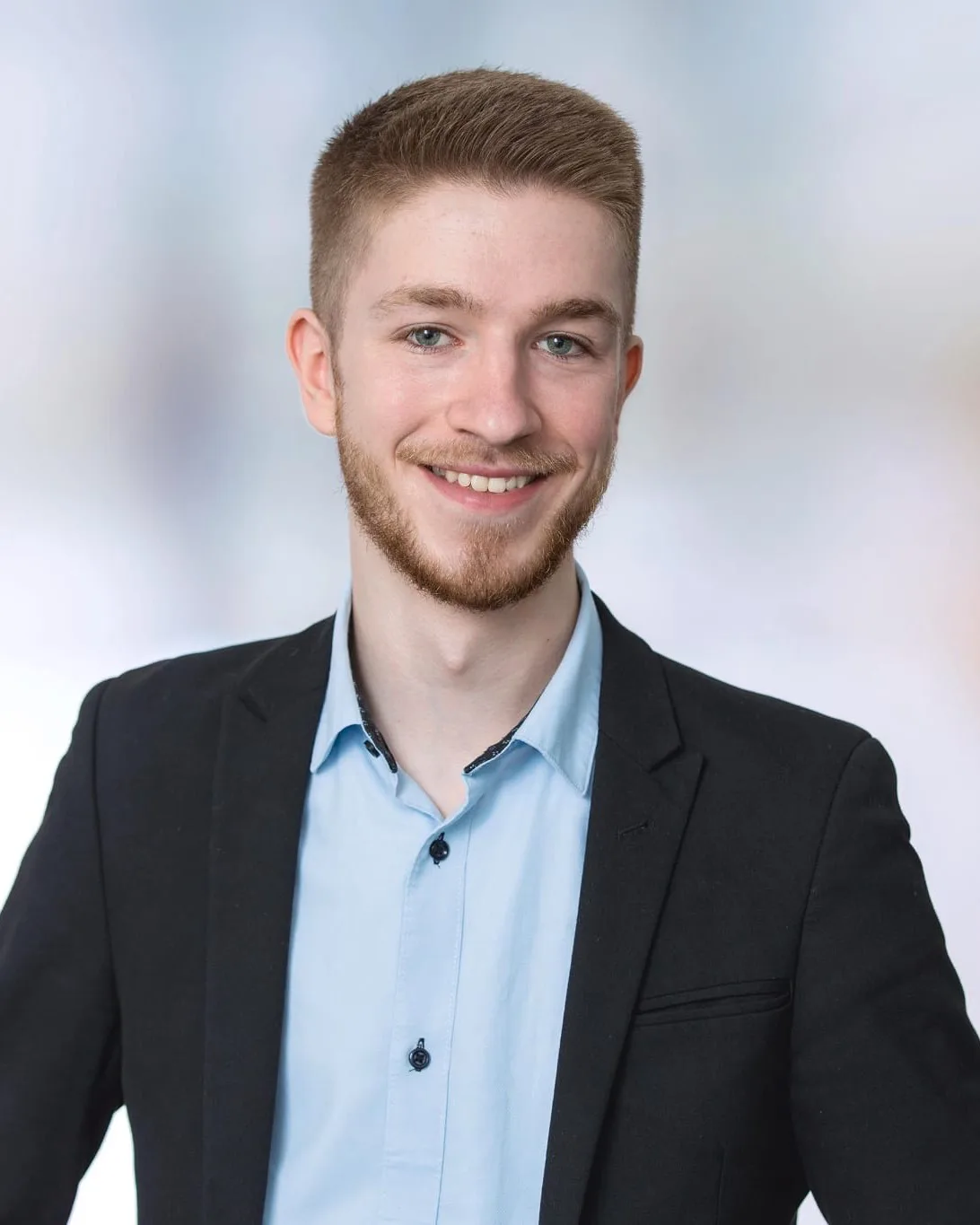 Porträtfoto von Lukas Bruhn